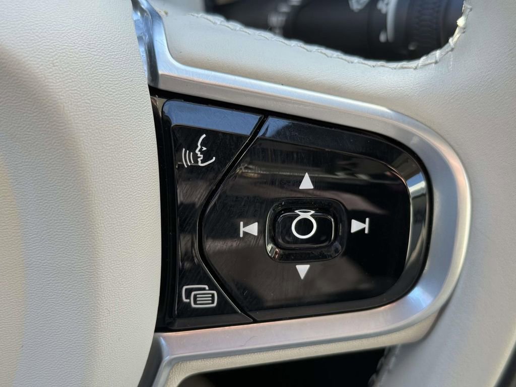 Used 2021 Volvo V60 T5 Cross Country image 21