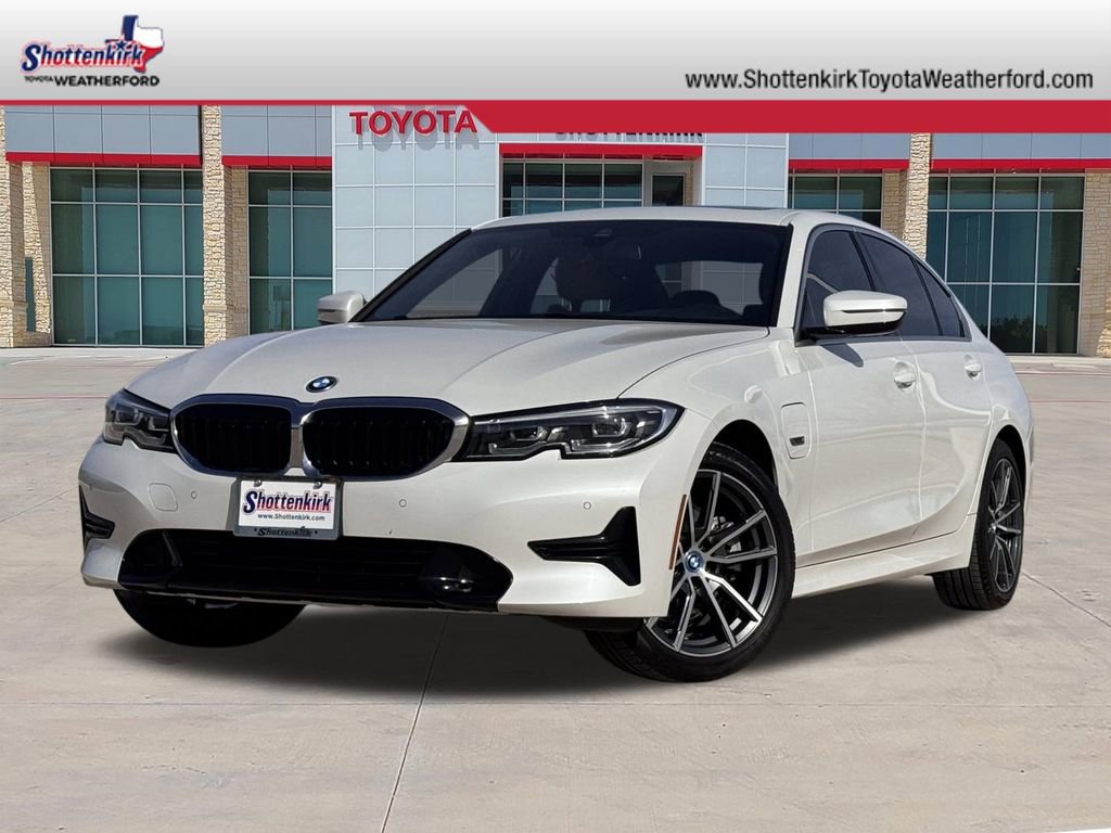 Used 2022 BMW 330e w/ Convenience Package image 1