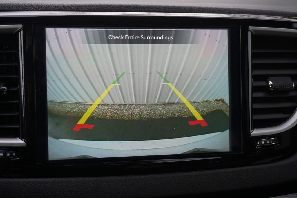 Used 2025 Chrysler Pacifica Select image 35