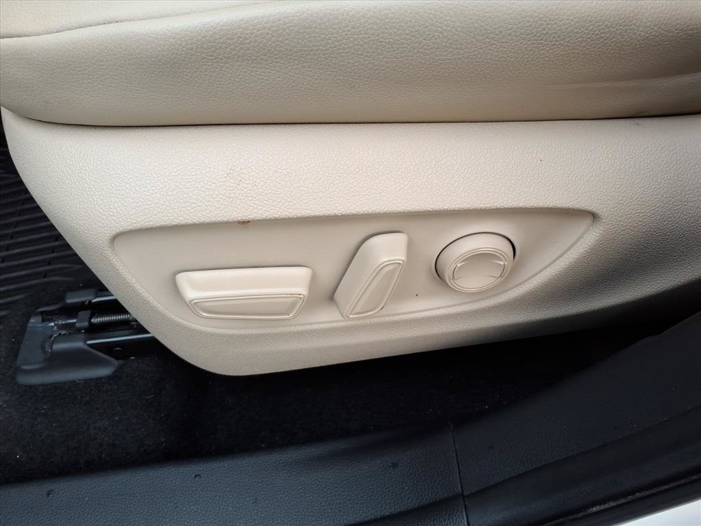 Used 2023 Toyota Highlander XLE AWD/4WD image 27