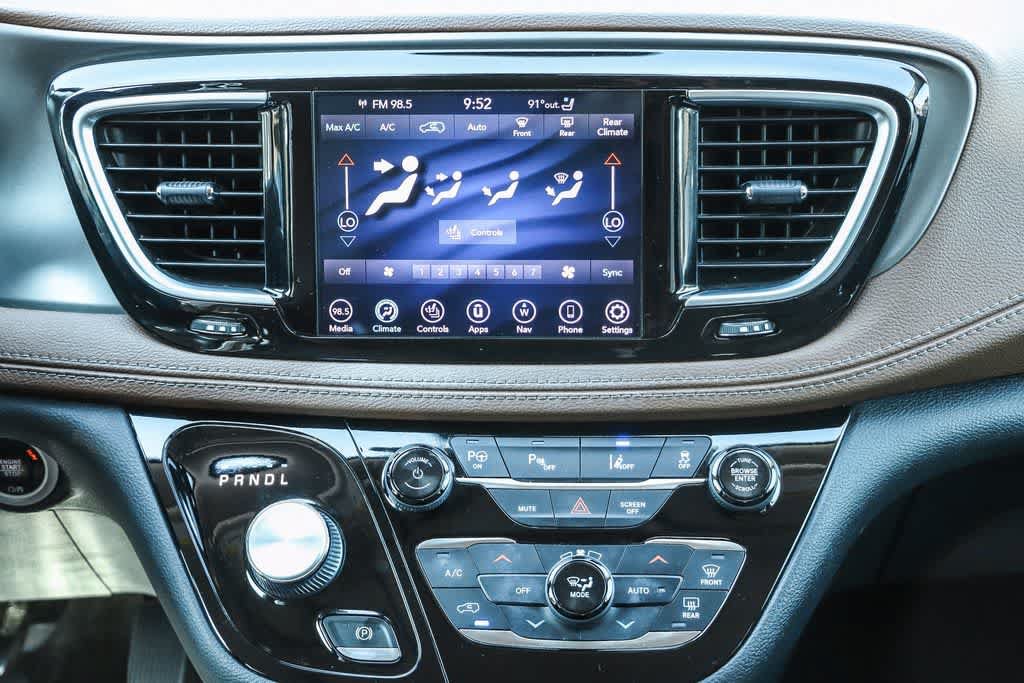 Used 2019 Chrysler Pacifica Limited w/ Advanced Safetytec Group FWD image 14