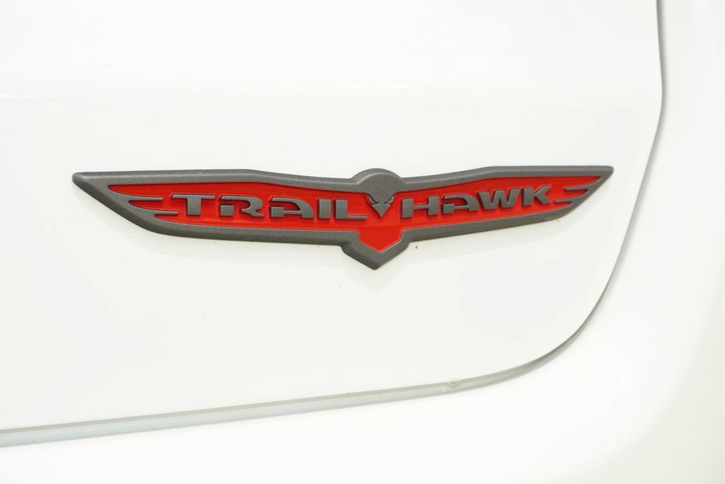 Used 2025 Jeep Compass Trailhawk w/ Trailhawk Elite Group AWD/4WD image 8