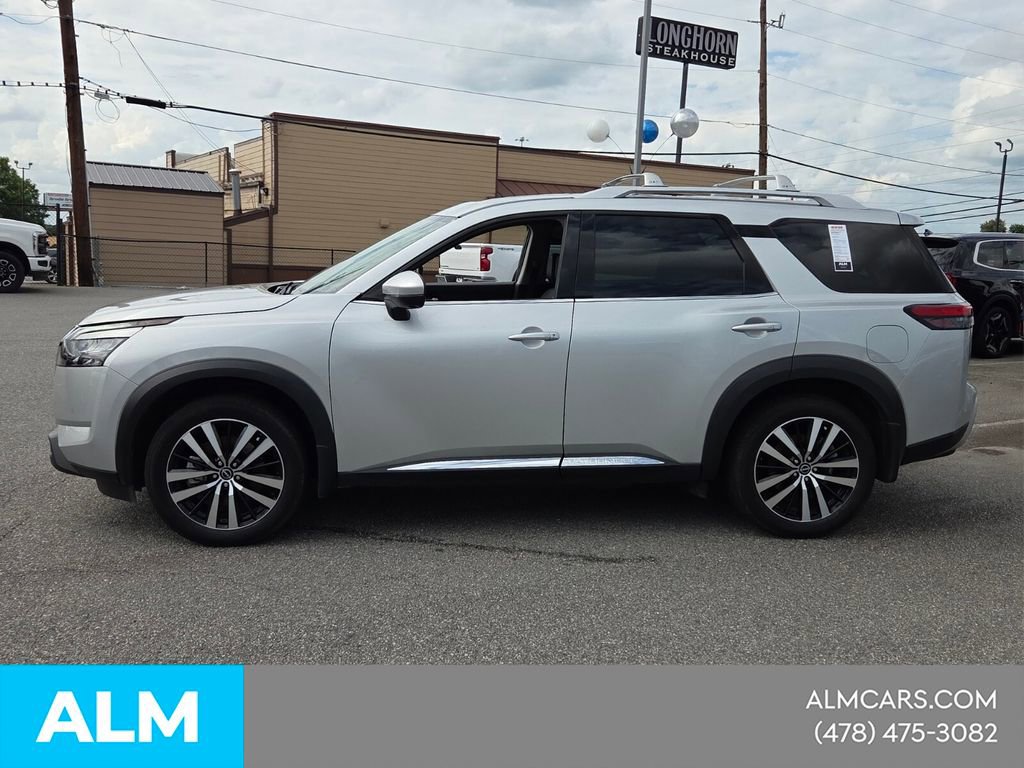 Used 2025 Nissan Pathfinder Platinum FWD image 5