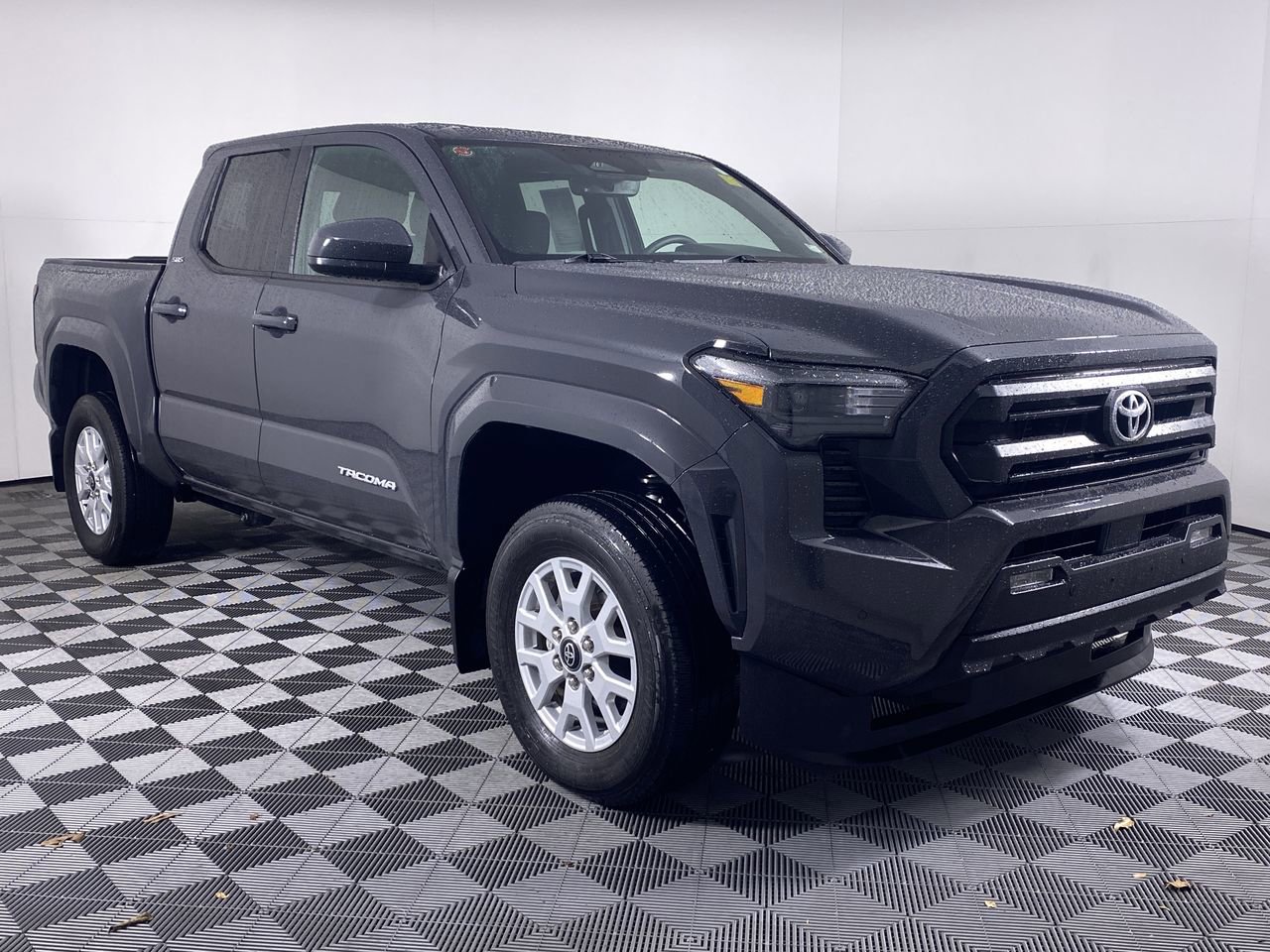 Used 2025 Toyota Tacoma SR5 w/ SR5 Upgrade Package AWD/4WD image 44
