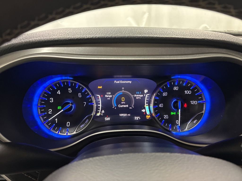 Used 2022 Chrysler Pacifica Touring-L FWD image 17