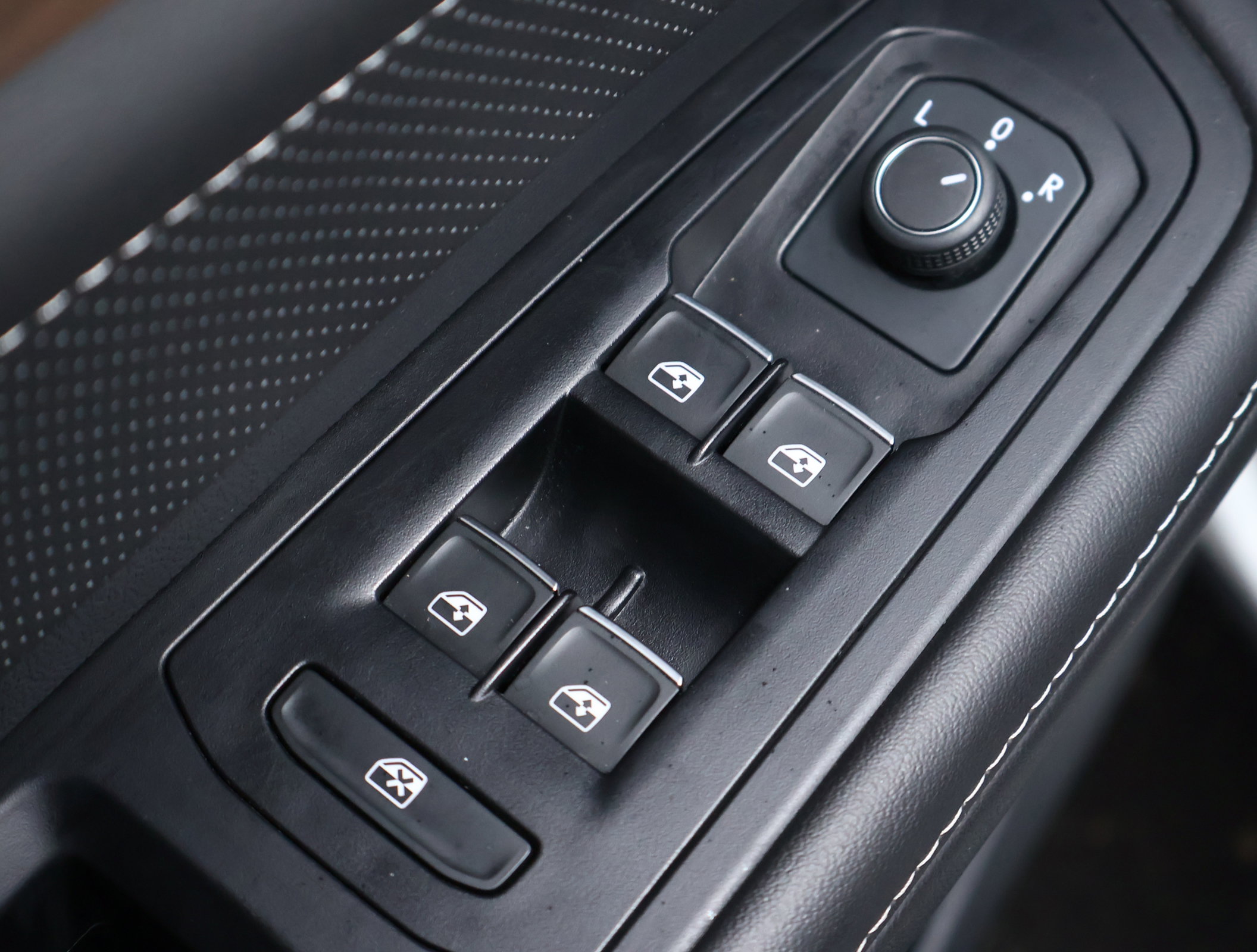 Used 2025 Volkswagen Atlas SE image 8