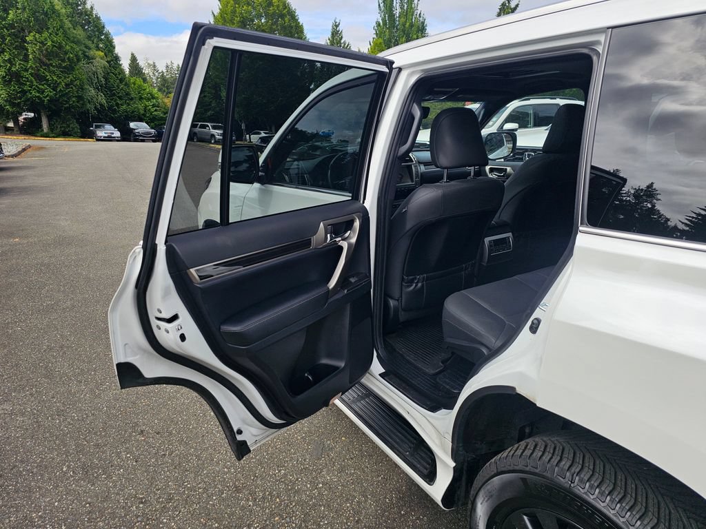 Used 2021 Lexus GX 460 Premium w/ Premium Package AWD/4WD image 22