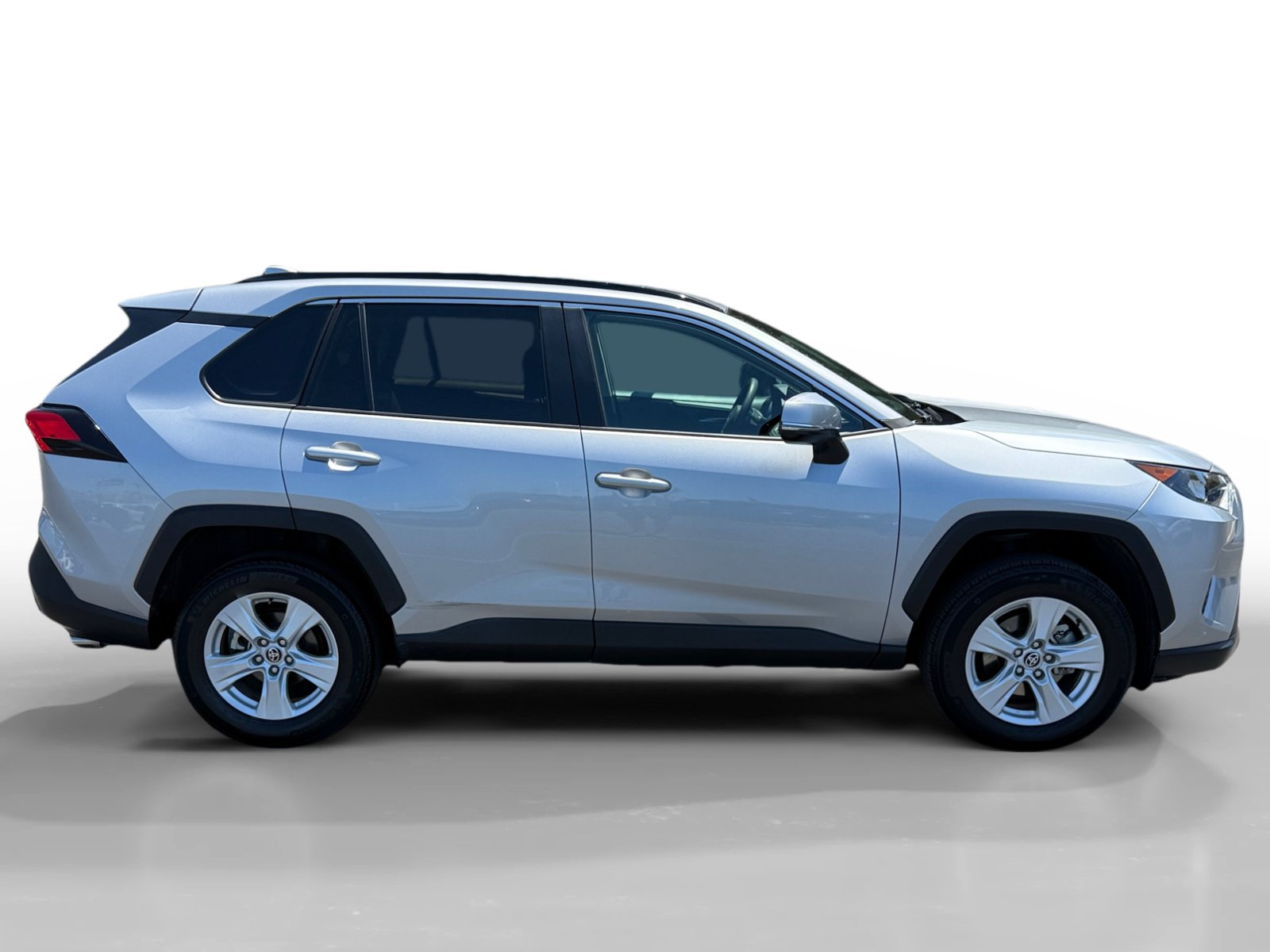 Used 2021 Toyota RAV4 XLE w/ Convenience Package FWD image 6