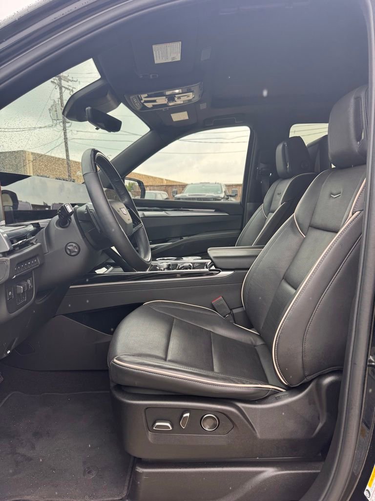 Used 2025 Cadillac Escalade Sport w/ Touring Package AWD/4WD image 6