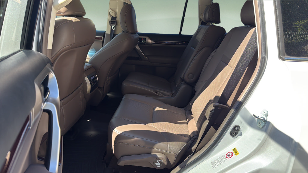 Used 2017 Lexus GX 460 Luxury w/ Sport Design Package AWD/4WD image 15