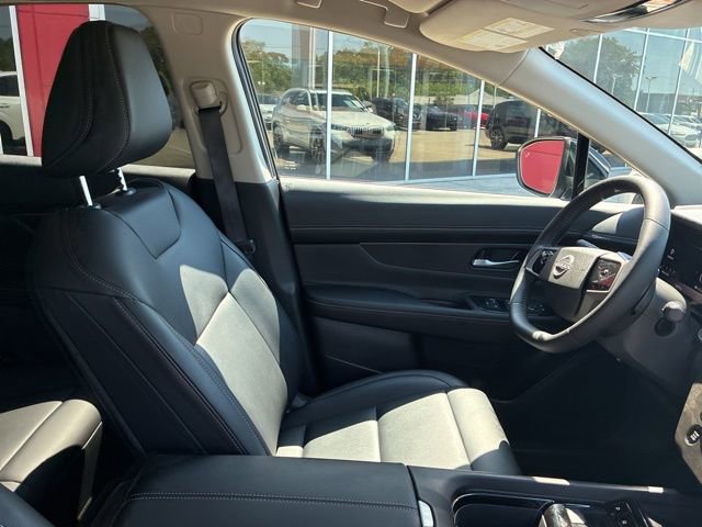 Used 2025 Nissan Murano SV FWD image 10