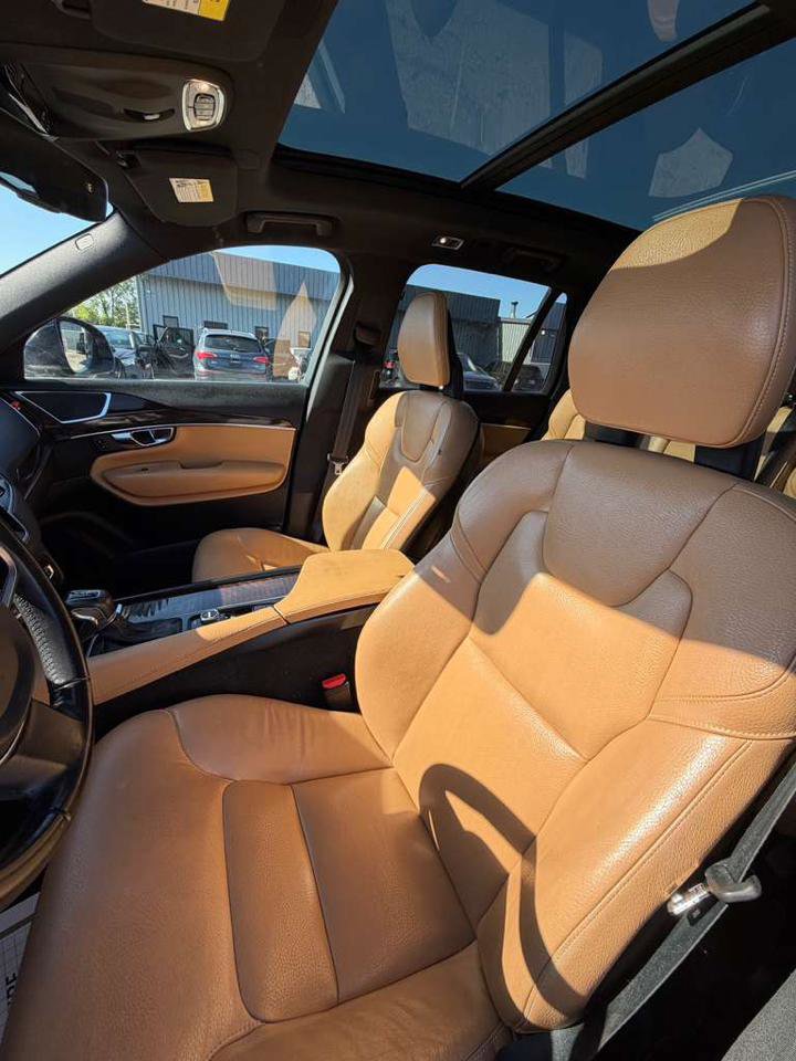 Used 2016 Volvo XC90 T6 Momentum w/ Momentum Plus Package AWD/4WD image 12