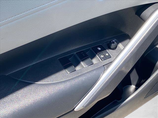 Used 2024 Toyota Corolla Cross L FWD image 11