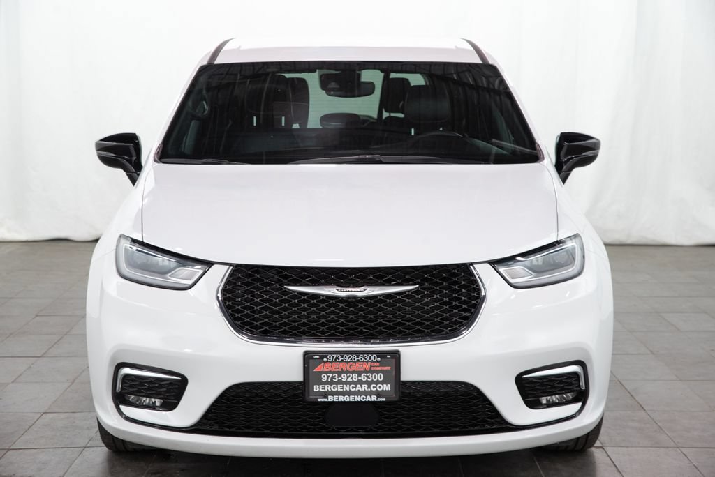 Used 2025 Chrysler Pacifica Select FWD image 2