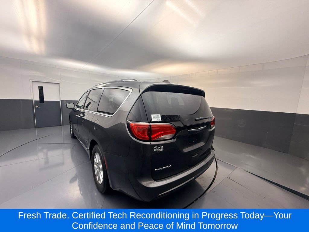 Used 2020 Chrysler Pacifica Touring-L FWD image 3