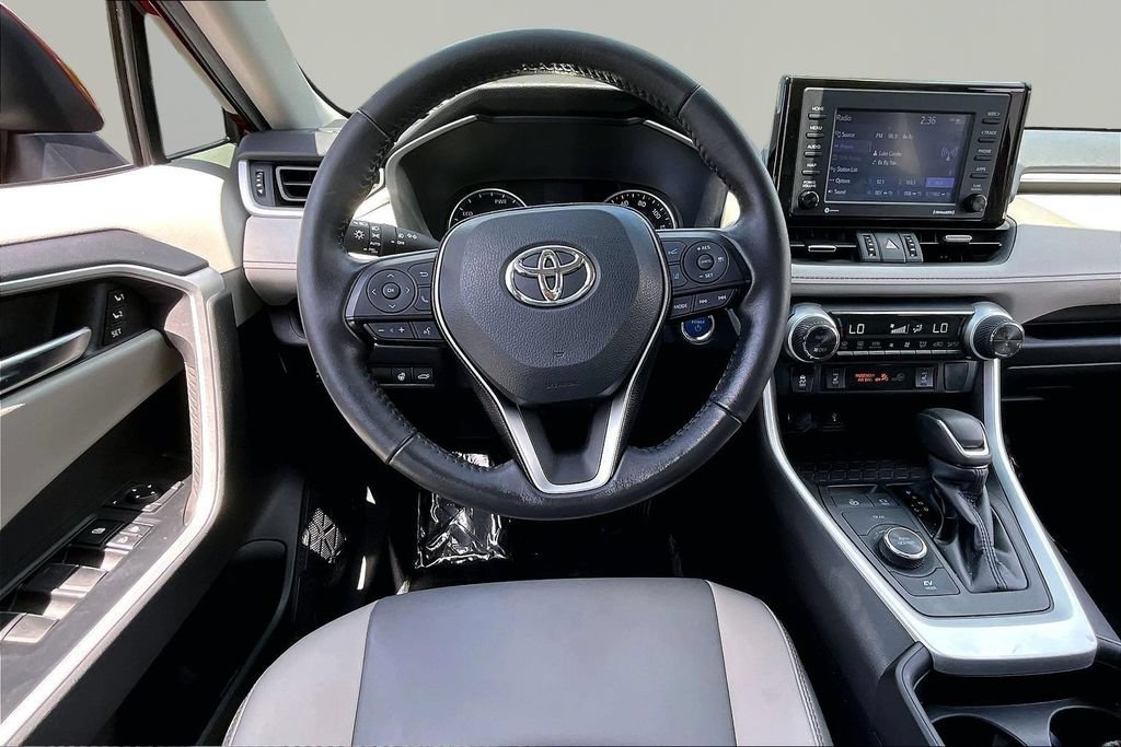 Used 2021 Toyota RAV4 XLE Premium AWD/4WD image 9