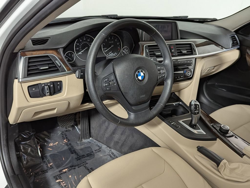 Used 2018 BMW 320i Sedan RWD image 14