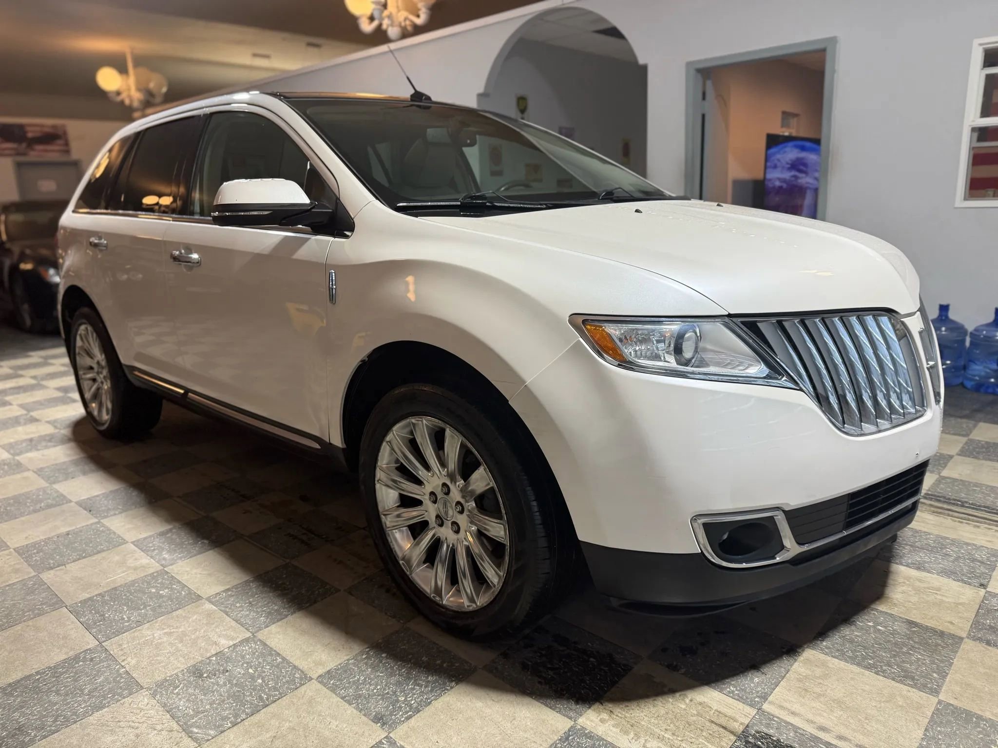 Used 2014 Lincoln MKX AWD w/ Equipment Group 102A image 3