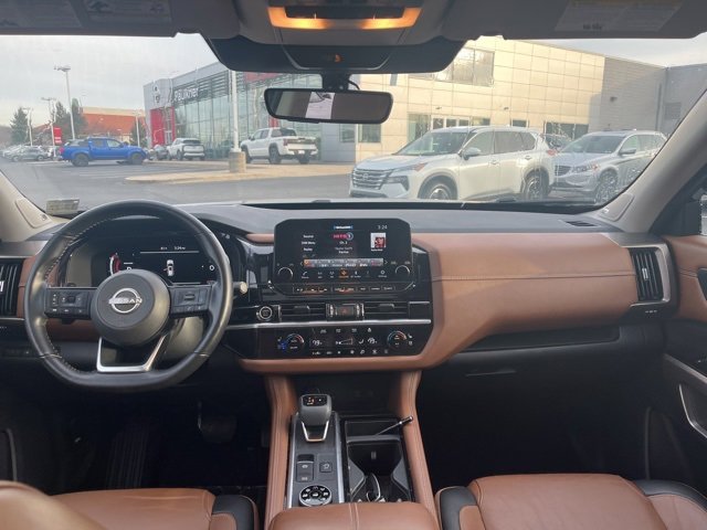 Certified 2023 Nissan Pathfinder Platinum w/ Lighting Package (N93) image 16