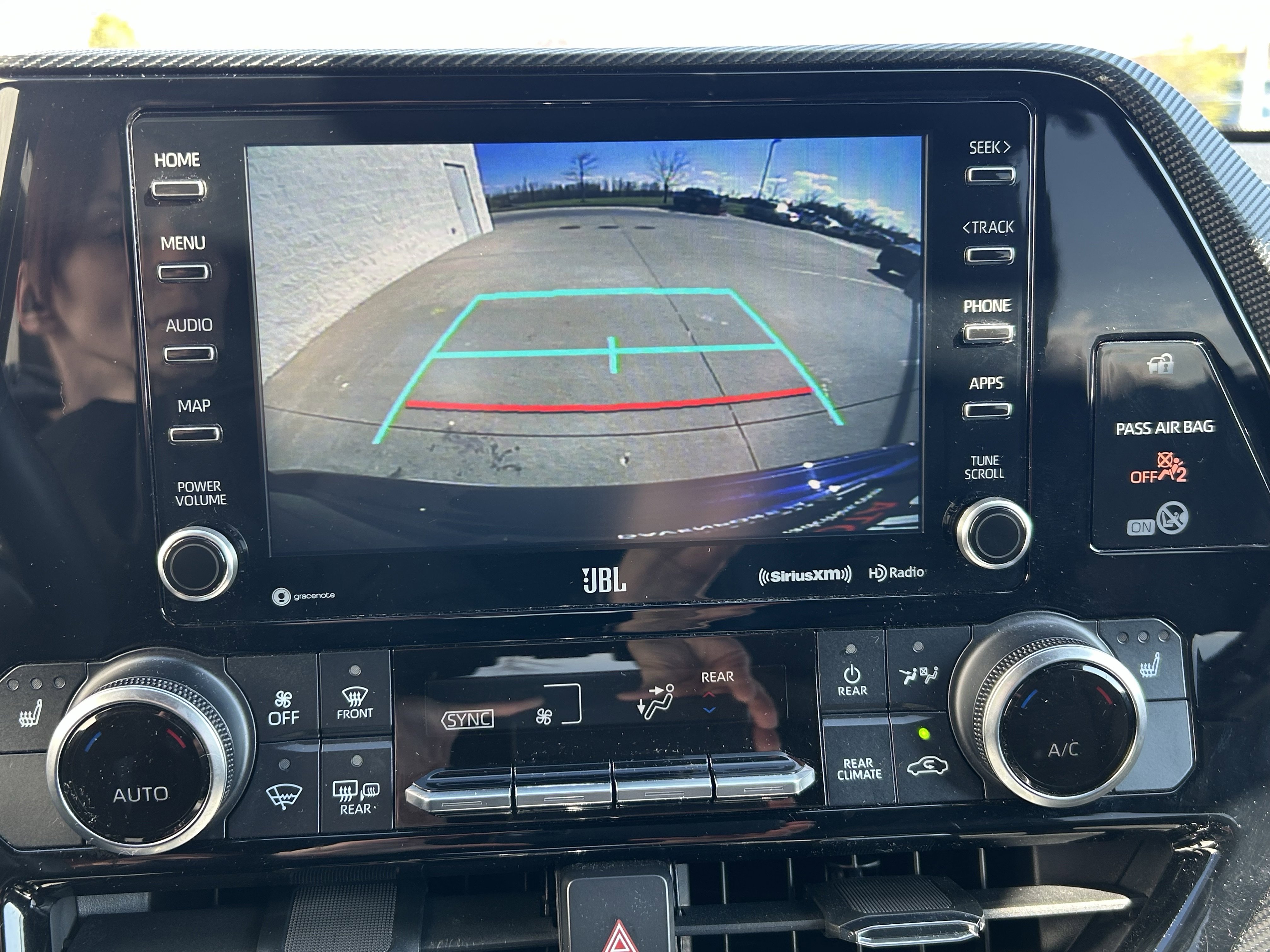 Used 2021 Toyota Highlander XSE AWD/4WD image 30
