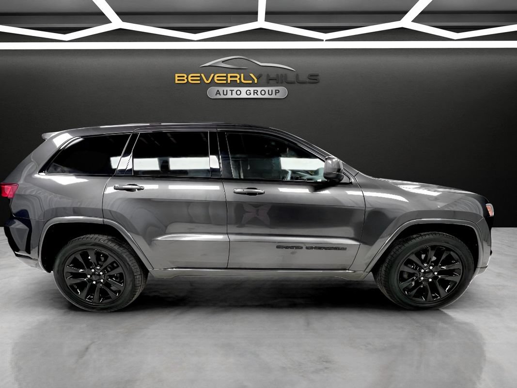 Used 2018 Jeep Grand Cherokee Altitude AWD/4WD image 6