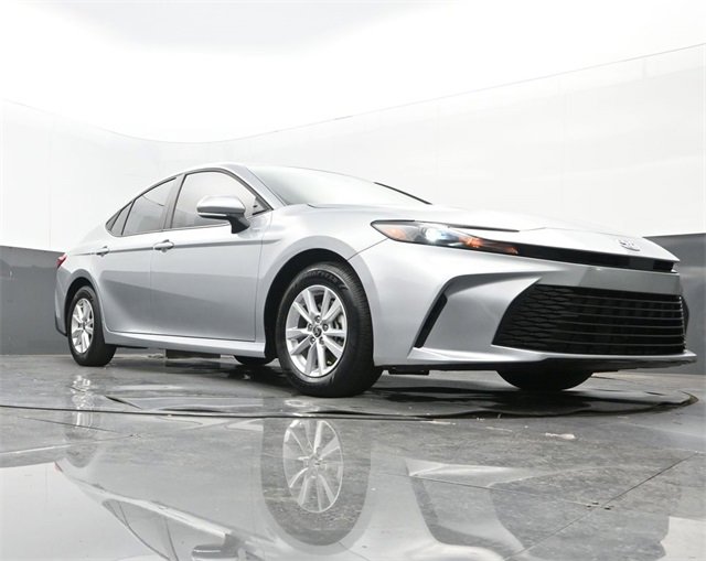 Used 2025 Toyota Camry LE image 21