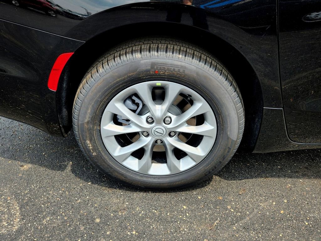 New 2025 Chrysler Pacifica Select w/ Uconnect Theater Family Group image 9