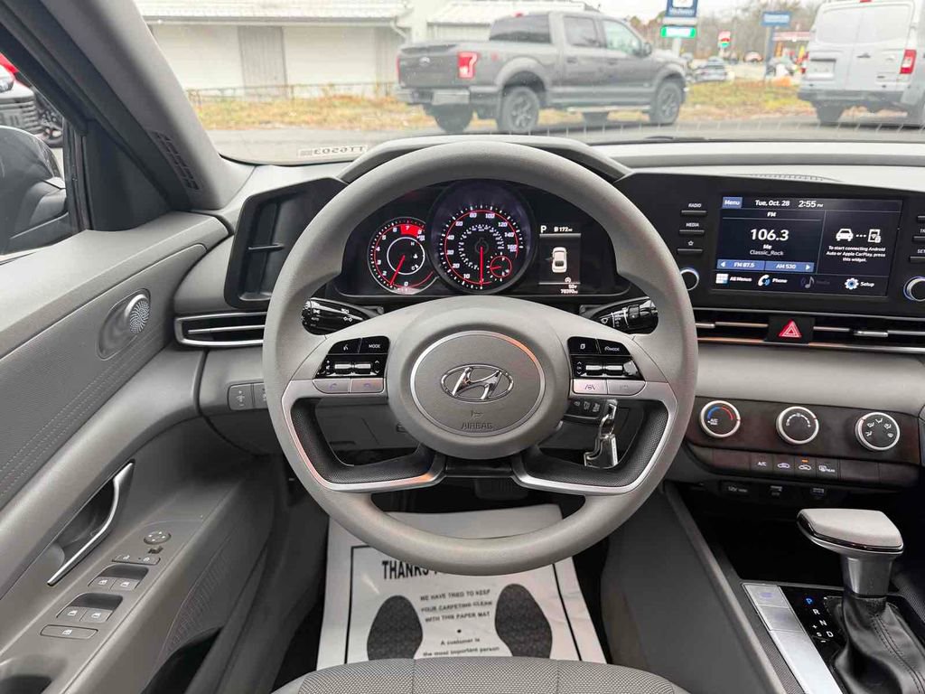 Used 2021 Hyundai Elantra SE image 20