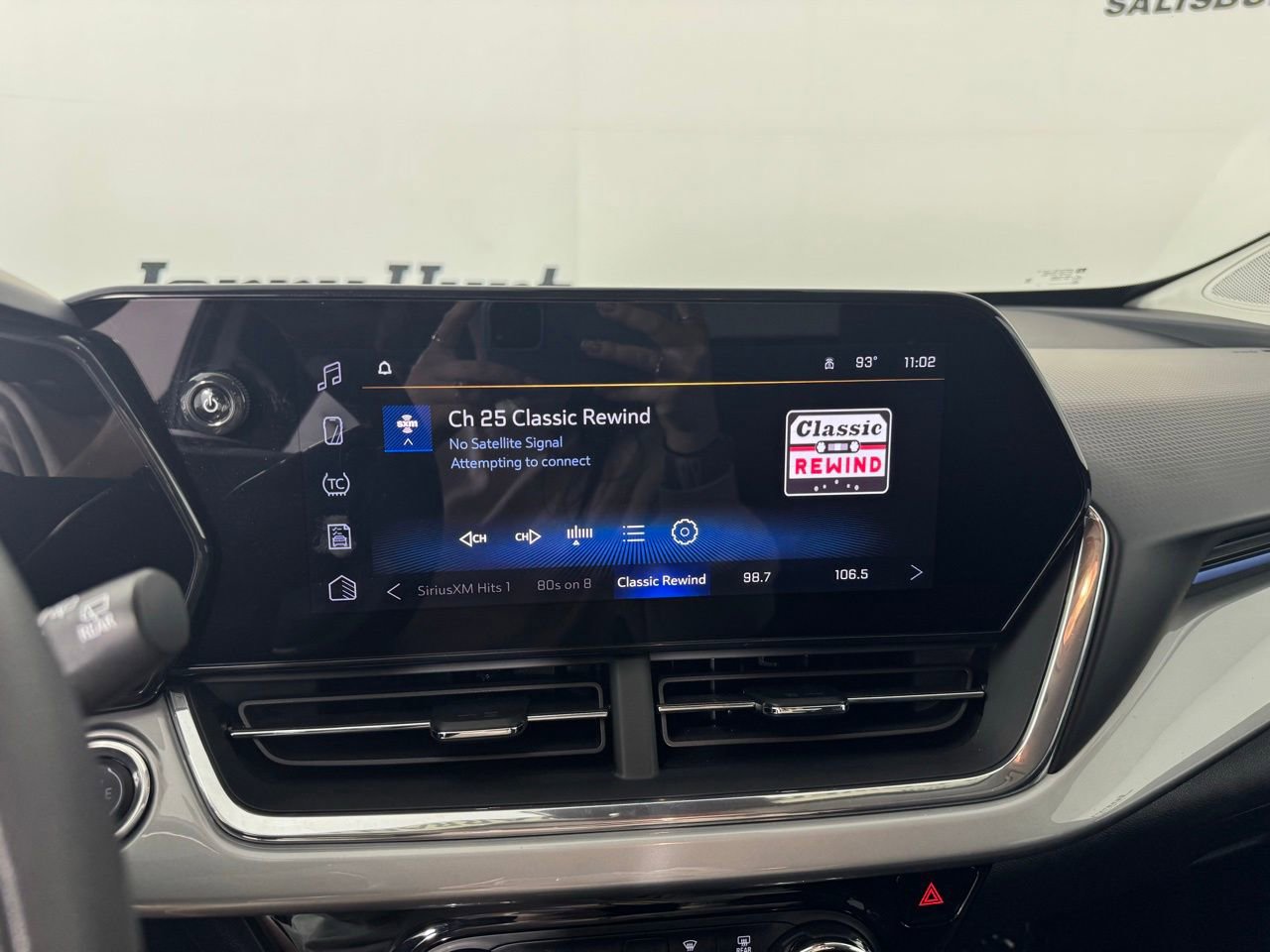 Used 2025 Chevrolet Trax LT FWD image 23
