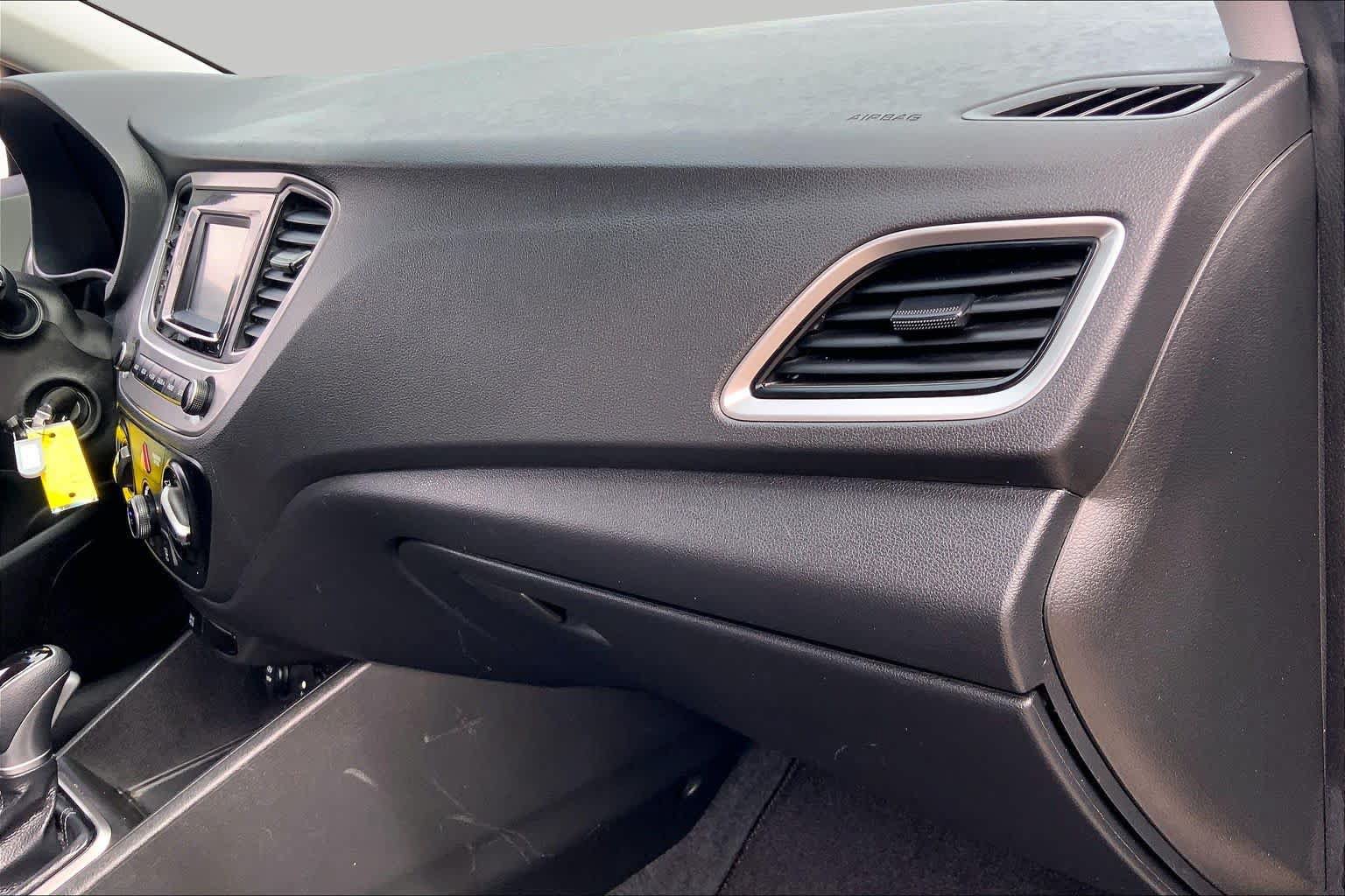 Used 2022 Hyundai Accent SE FWD image 19