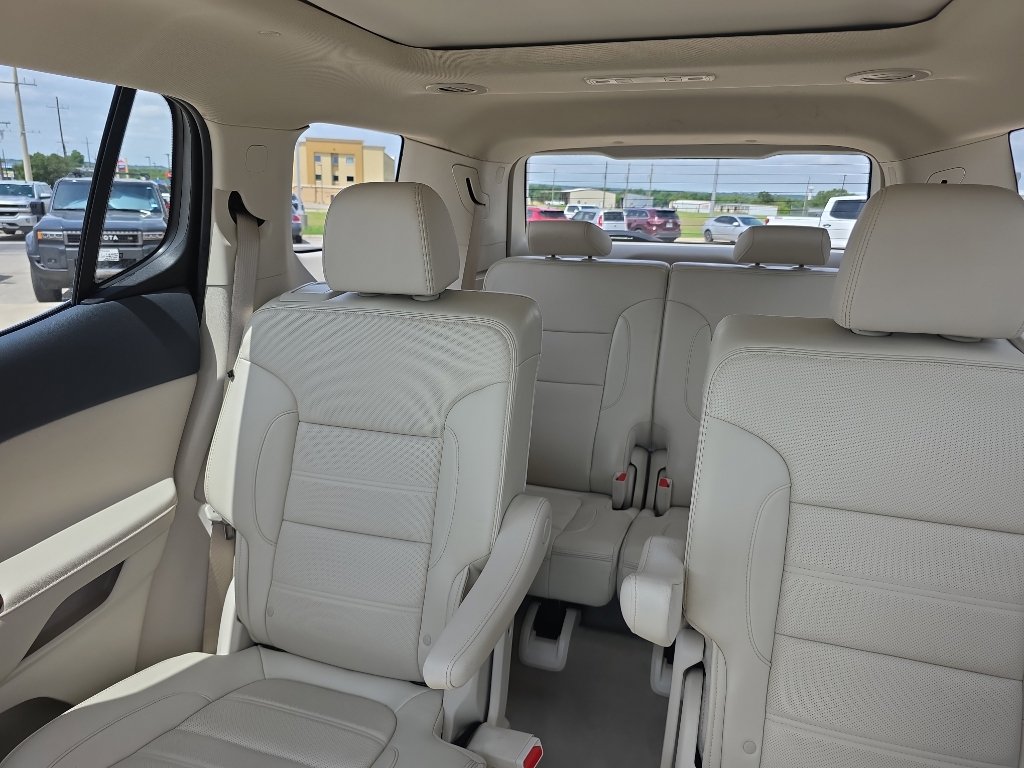 Used 2023 GMC Acadia Denali w/ Denali Technology Package FWD image 8