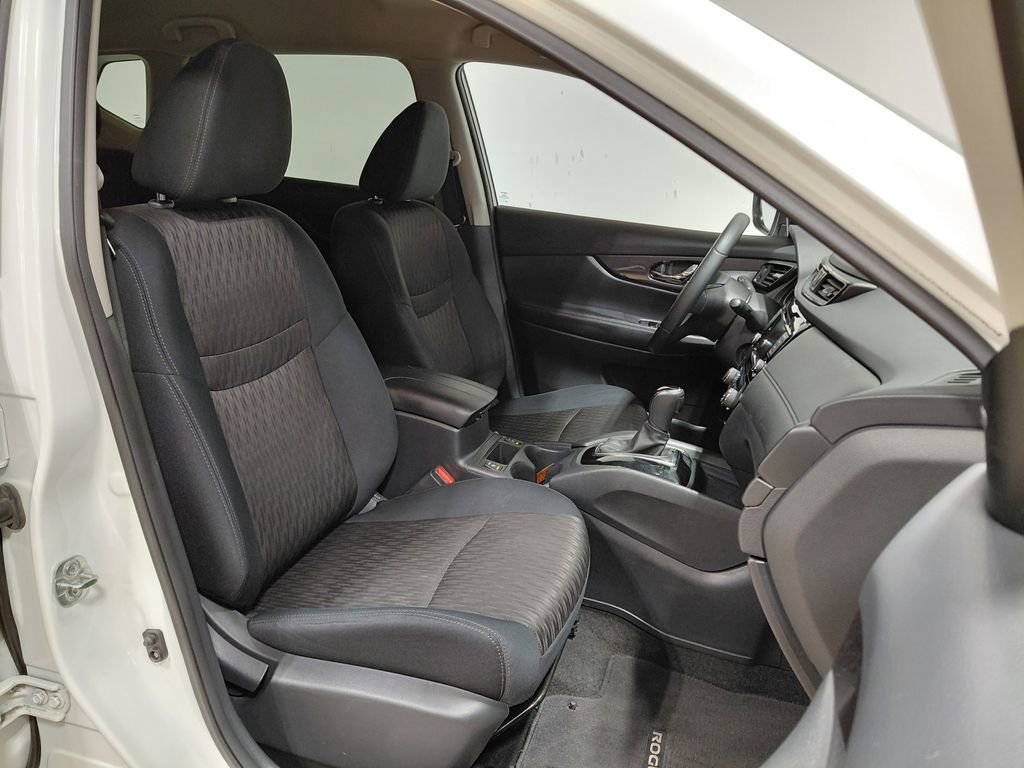 Used 2018 Nissan Rogue SV image 27