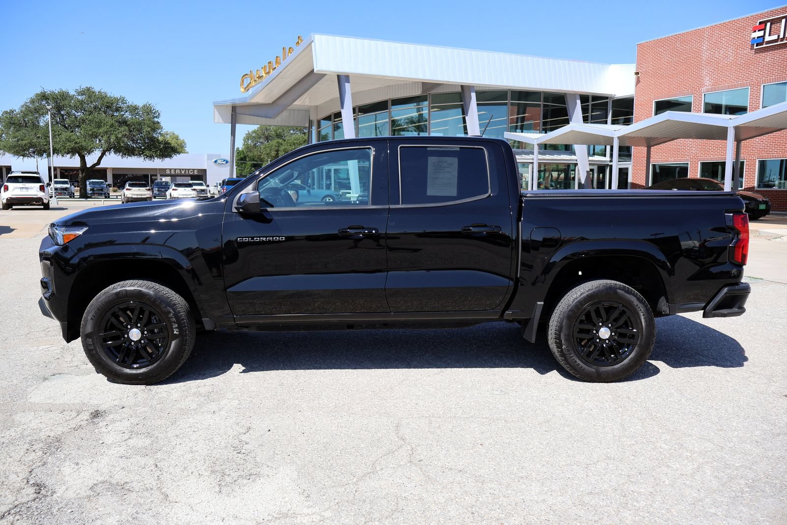 Used 2024 Chevrolet Colorado LT w/ LT Convenience Package II RWD image 2
