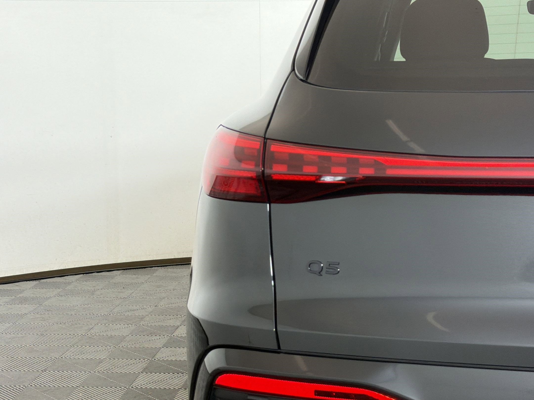 Used 2025 Audi Q5 Premium Plus w/ Premium Plus image 13