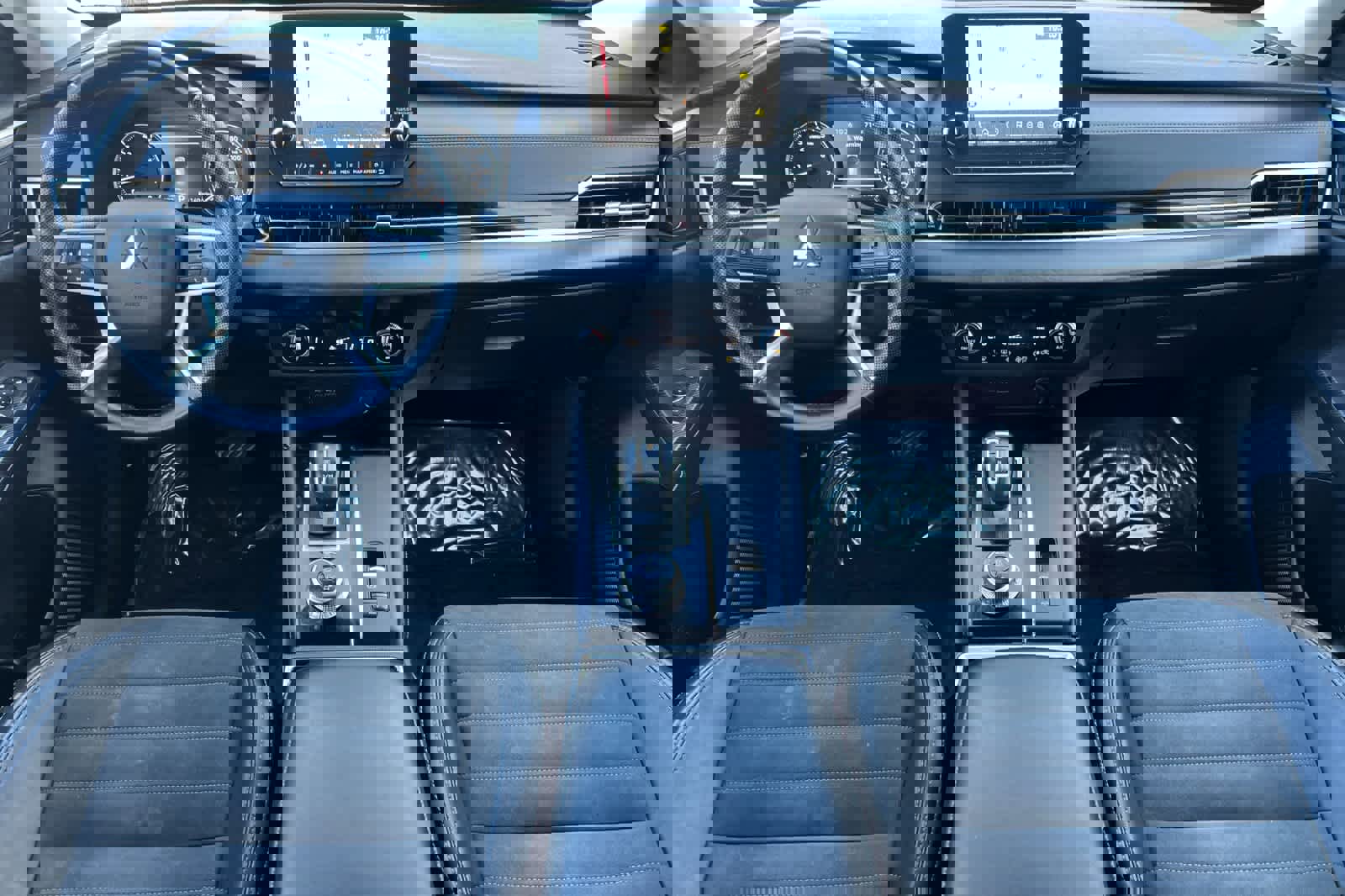 Used 2023 Mitsubishi Outlander SE image 3