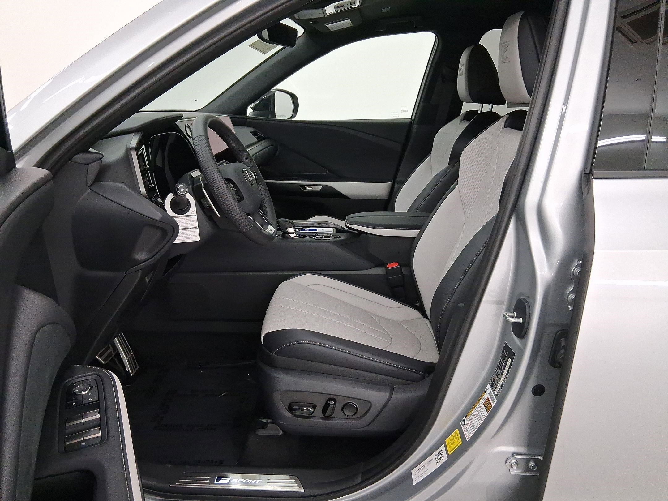 New 2026 Lexus TX 500h AWD image 5