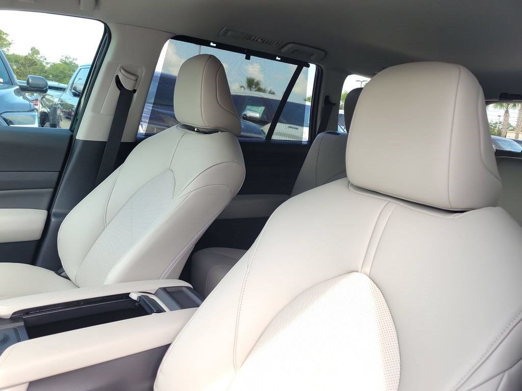 Certified 2026 Toyota Grand Highlander FWD image 21