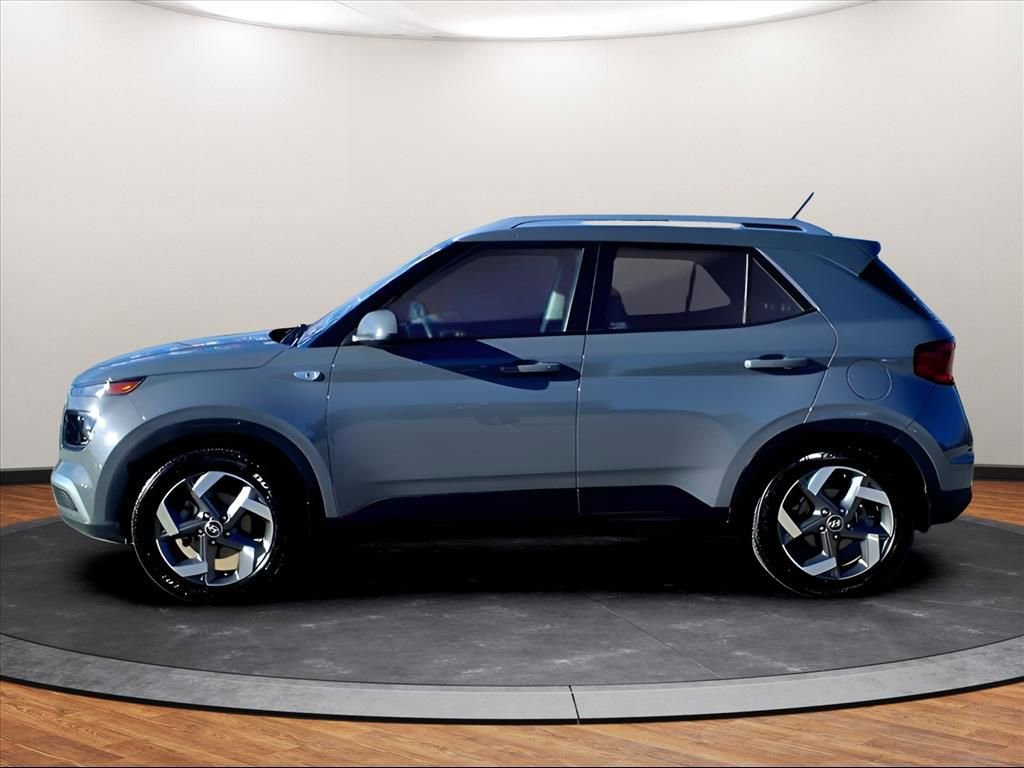 Used 2023 Hyundai Venue SEL image 16