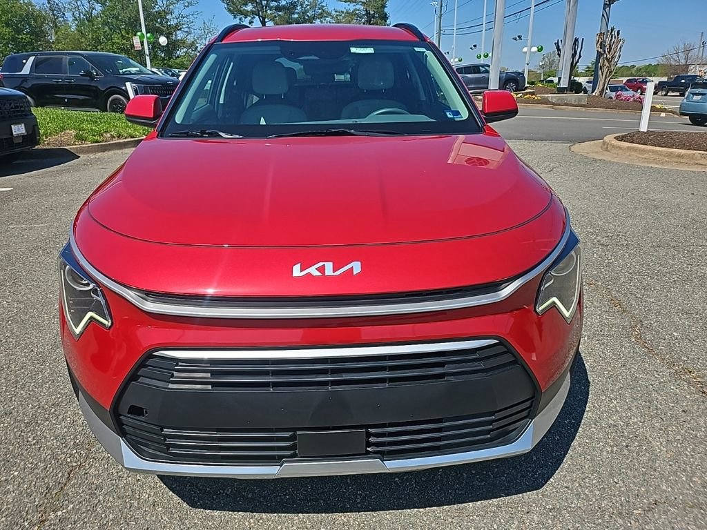 Used 2025 Kia Niro EX image 3