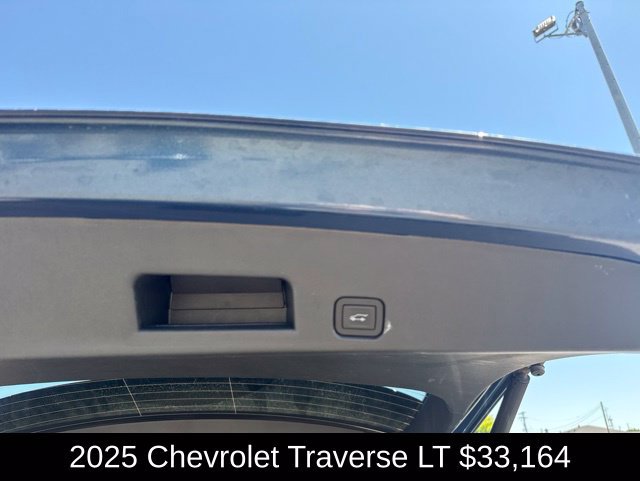 Used 2025 Chevrolet Traverse LT FWD image 30