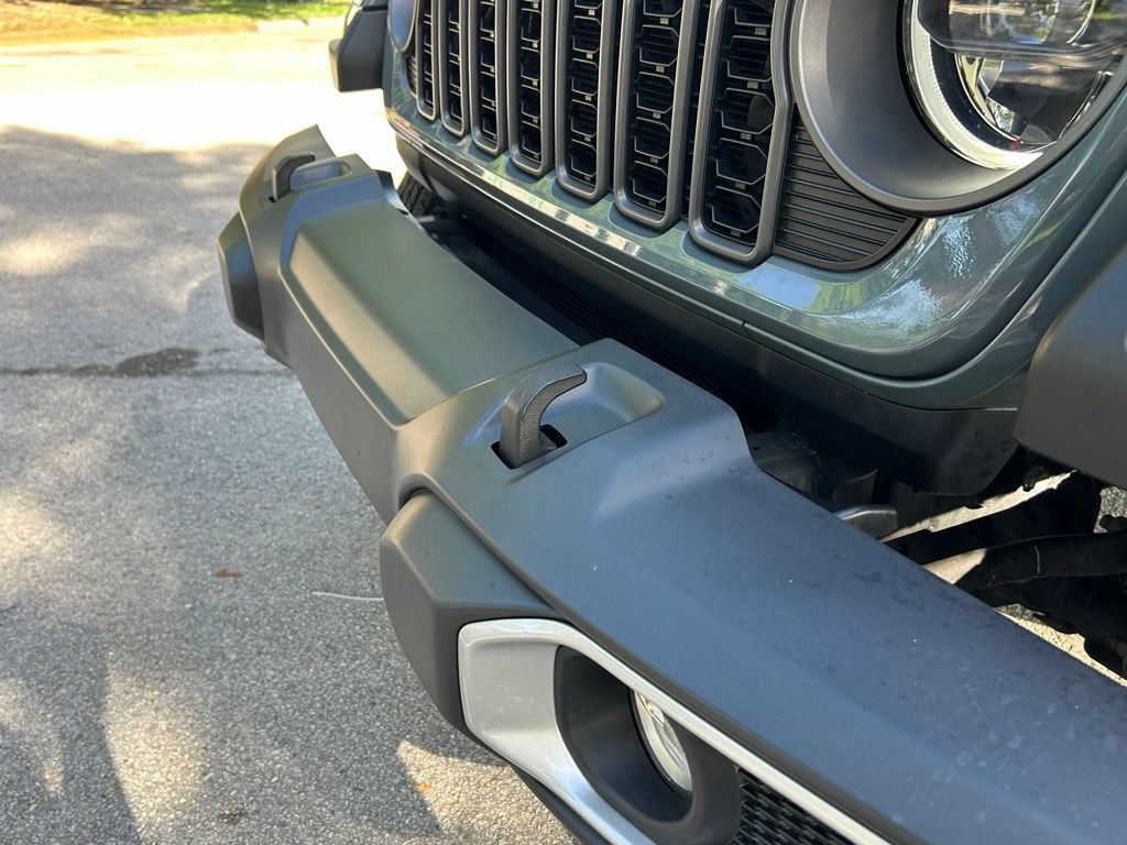 Certified 2025 Jeep Gladiator Sport AWD/4WD image 47