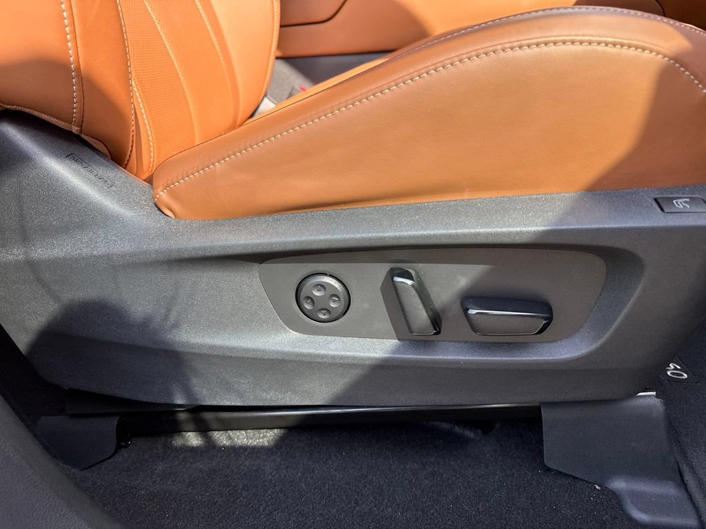 Used 2023 INFINITI QX60 Sensory w/ Cargo Package AWD/4WD image 12