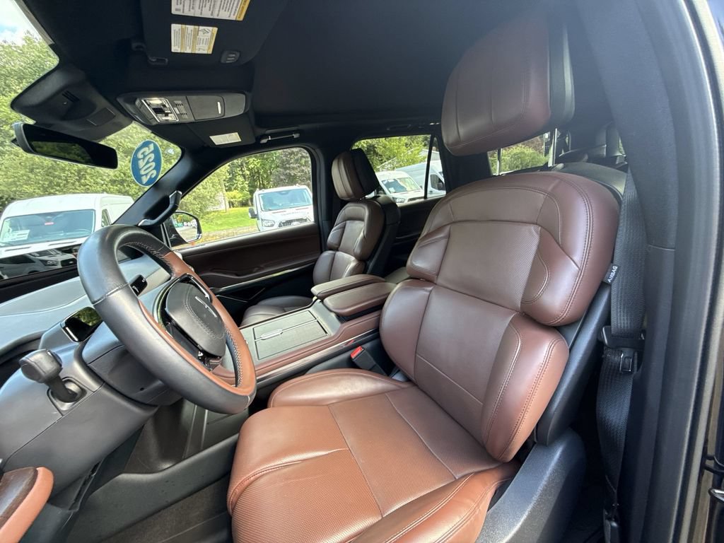 Used 2025 Lincoln Navigator L Reserve AWD/4WD image 11