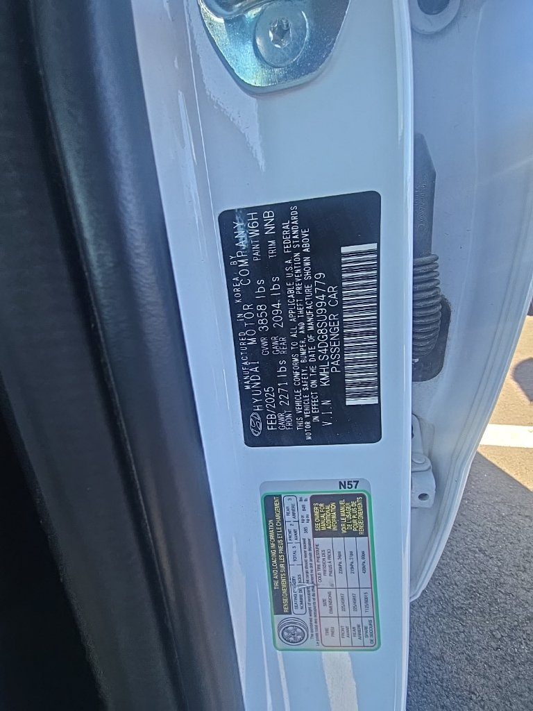 Used 2025 Hyundai Elantra SEL FWD image 8