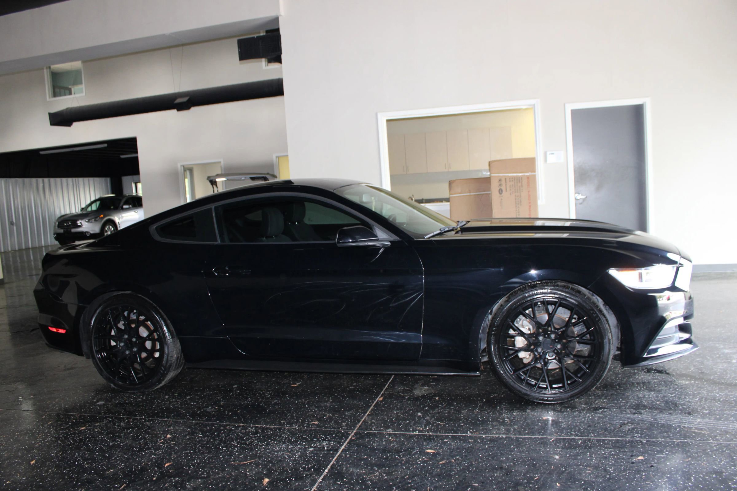 Used 2016 Ford Mustang Coupe image 2