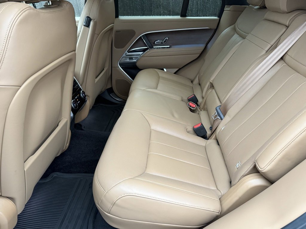 Certified 2023 Land Rover Range Rover SE image 32