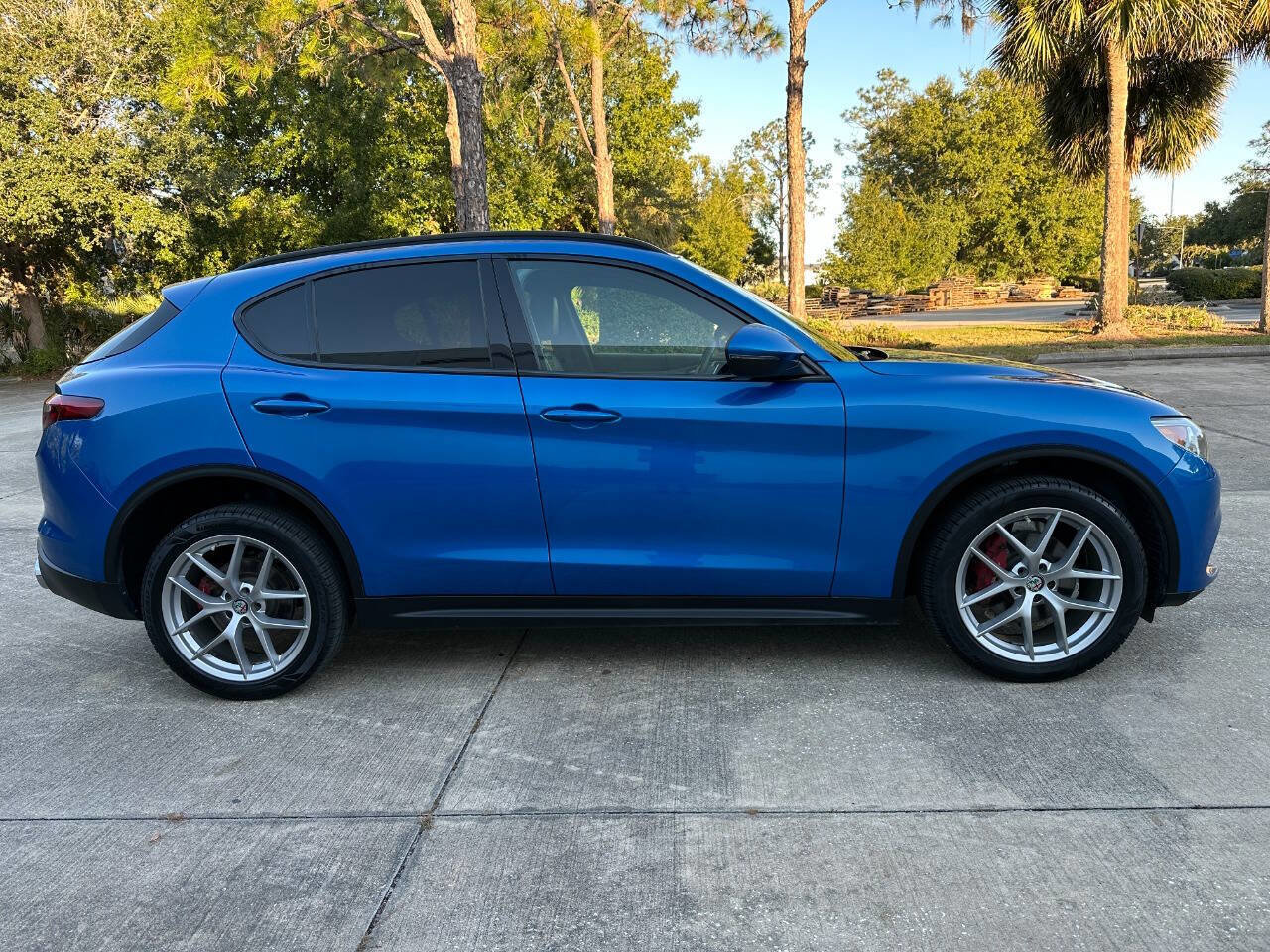 Used 2018 Alfa Romeo Stelvio Ti Sport image 2