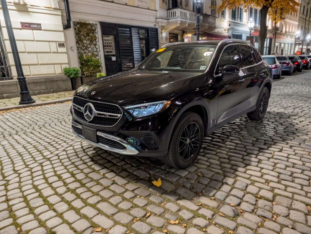 Used 2023 Mercedes-Benz GLC 300 4MATIC image 1
