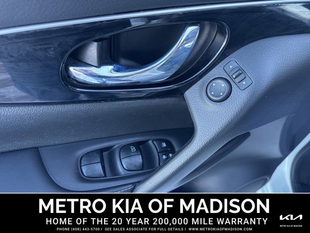 Used 2017 Nissan Rogue Sport SL w/ SL Premium Package image 12