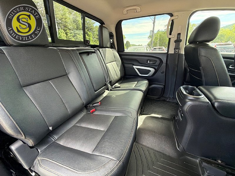 Used 2018 Nissan Titan SL w/ Chrome Package AWD/4WD image 18